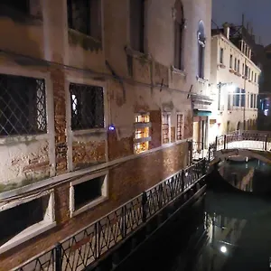 https://ca-del-giazzo.hotelinveneto.com